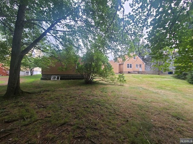 25 Smith St, Waldwick NJ  07463-1612 exterior