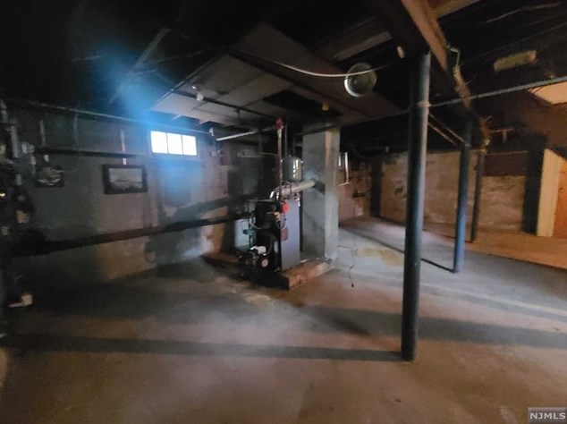 25 Smith St, Waldwick NJ  07463-1612 exterior