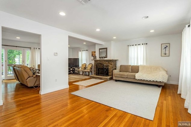 180 Lasalle Ave, Hasbrouck Heights, NJ 07604