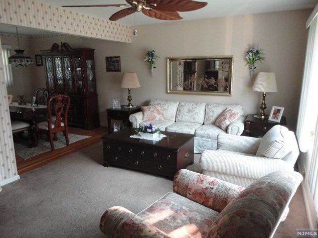 122 Bell Ave, Saddle Brook, NJ 07663-5147