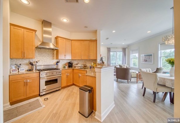 3301 The Plz, Tenafly, NJ 07670