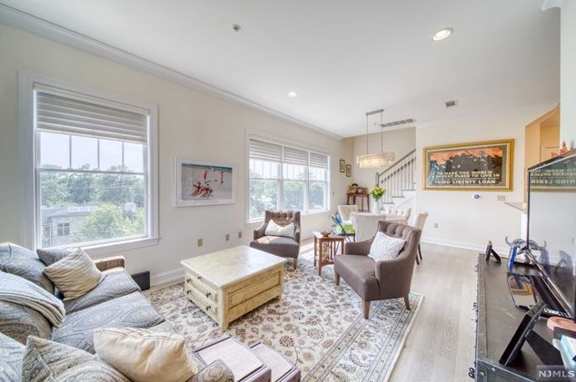 3301 The Plz, Tenafly NJ  07670-1051 exterior