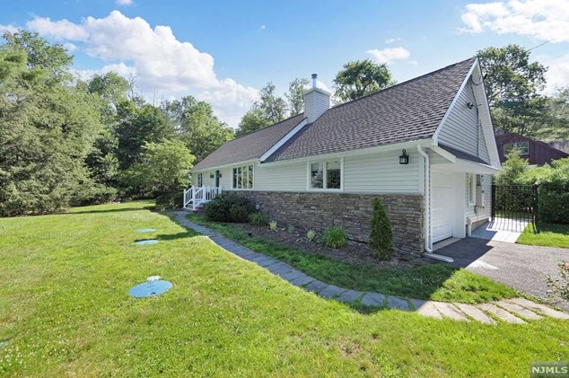 669 Ewing Ave, Franklin Lakes, NJ 07417