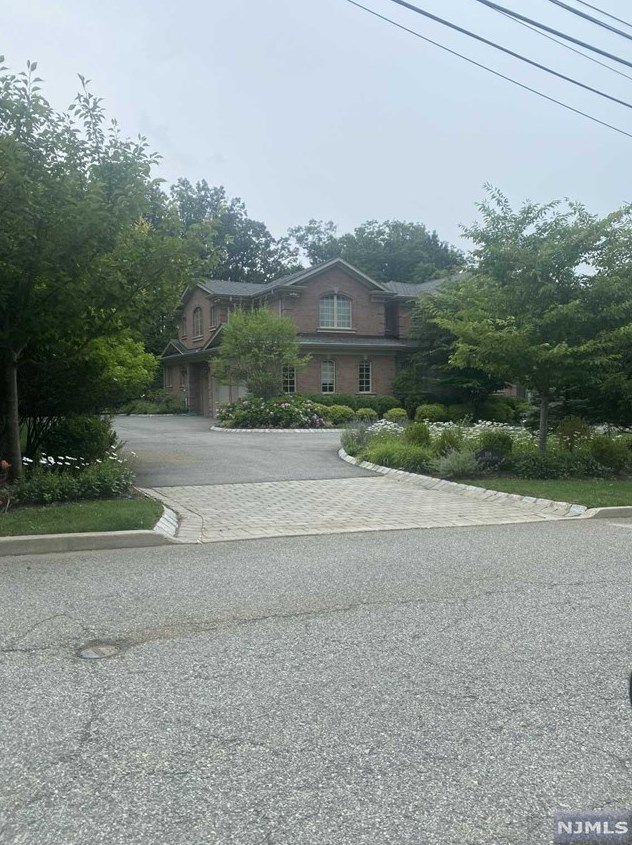 108 Buckingham Rd, Tenafly, NJ 07670-3104