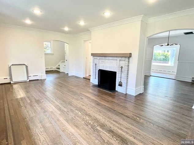 1085 Arcadian Way, West Fort Lee, NJ 07024