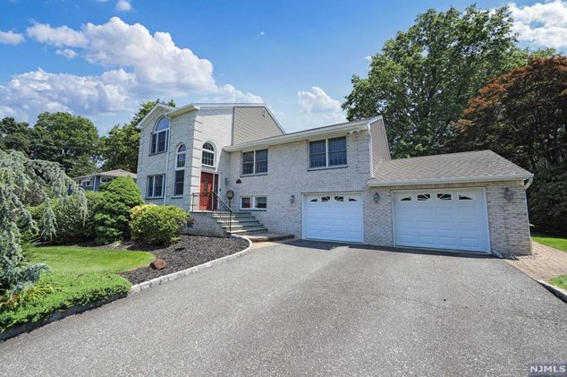 180 Prospect Ave, Oradell, NJ 07649