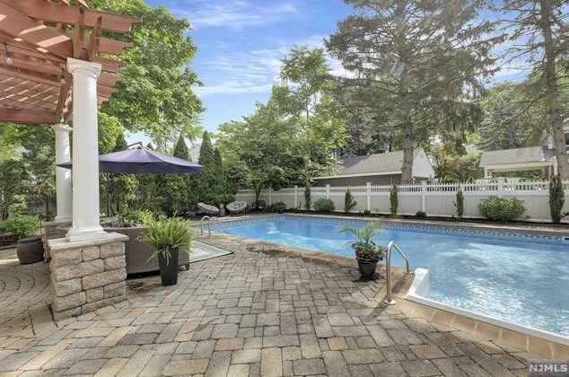 43 Robinson Ave, Ridgewood, NJ 07452