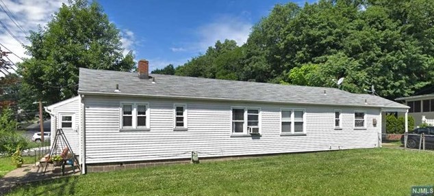 4 Reihl St, Elmwood Park, NJ 07407