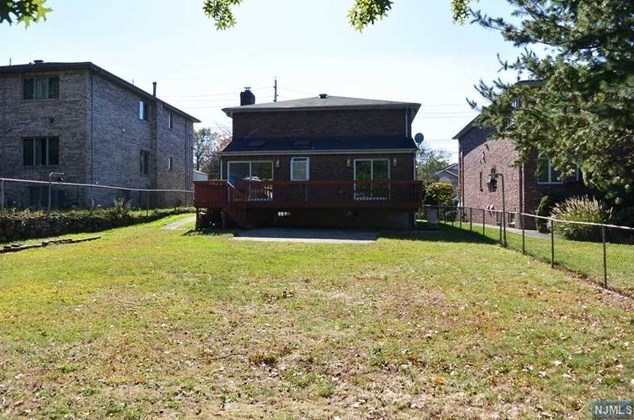 687 Edgewater Ave, Ridgefield, NJ 07657