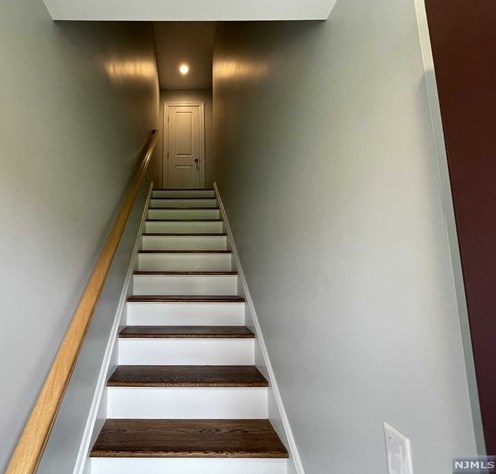 217 Maple Ave, Park Ridge NJ  07656-1261 exterior