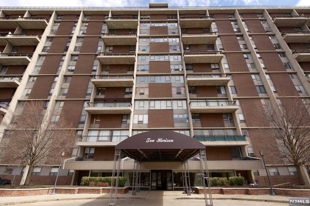 2 Horizon Rd, West Fort Lee NJ  07024-6503 exterior