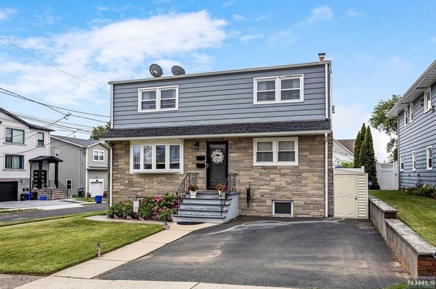 834 Pennsylvania Ave, Lyndhurst, NJ 07071-1323