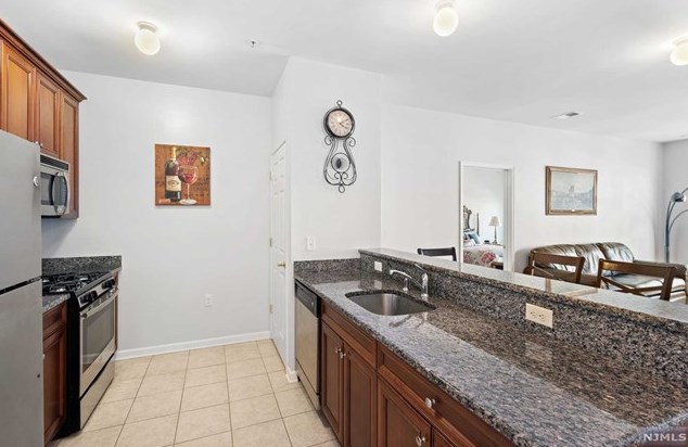 3107 Cory Ln, Elmwood Park, NJ 07407