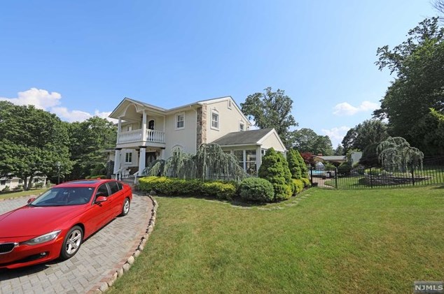 42 Tartan Rd, Mahwah, NJ 07430