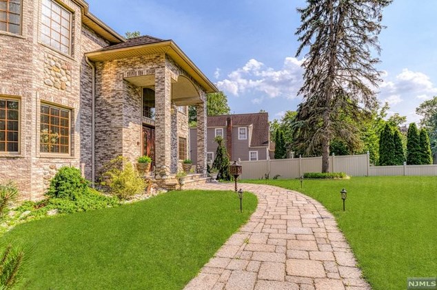 800 Highland Ave, Paramus, NJ 07652-3828