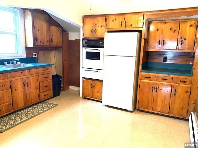 219 Summit Ave, Lyndhurst NJ  07071-1633 exterior