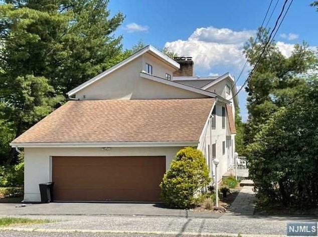 154 Carlough Rd, Upper Saddle River, NJ 07458