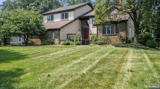 135 Van Bolen Way, Mahwah, NJ 07430