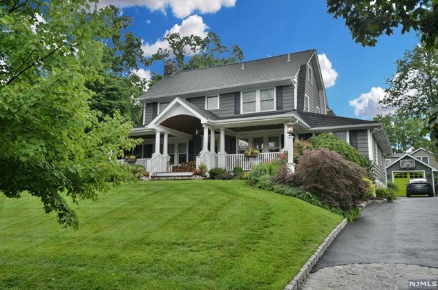 445 Colonial Rd, Ridgewood, NJ 07450