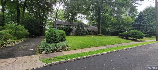 109 E Orchard St, Allendale, NJ 07401