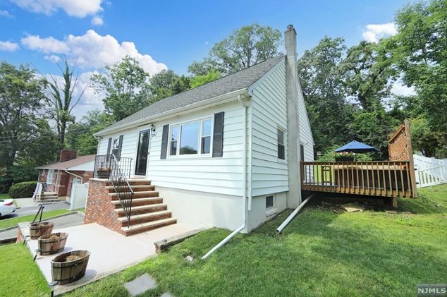 207 Macdonald Dr, Wayne, NJ 07470-3860