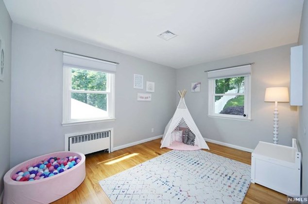 207 Macdonald Dr, Wayne NJ  07470-3860 exterior