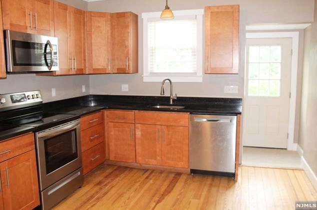 163 Hayward Pl, Wallington NJ  07057-1117 exterior