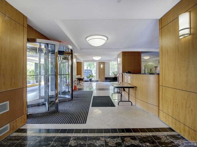 377 S Harrison #15n, East Orange, NJ 07018