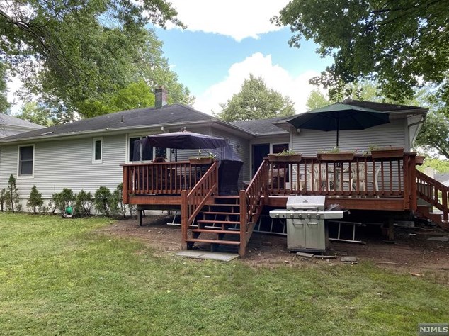 195 Mohawk Dr, River Edge, NJ 07661