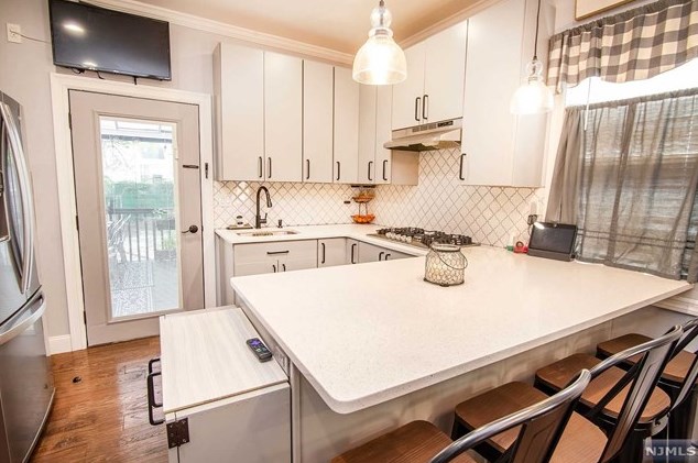 248 Clinton Ave, Bergenfield NJ 07621-3203 exterior