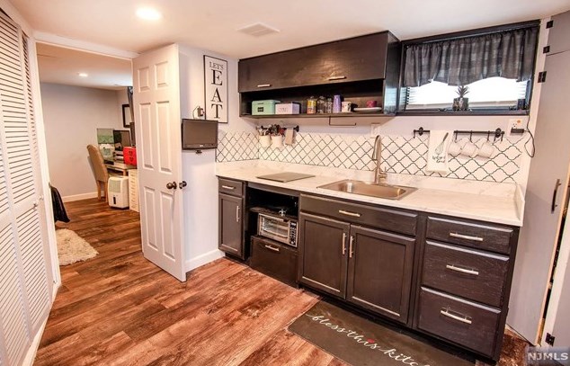 248 Clinton Ave, Bergenfield NJ 07621-3203 exterior