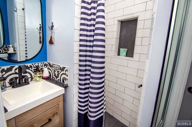 248 Clinton Ave, Bergenfield NJ 07621-3203 exterior