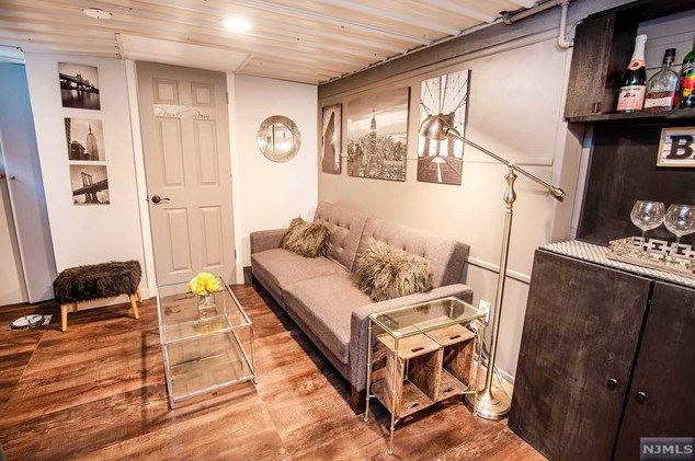 248 Clinton Ave, Bergenfield NJ 07621-3203 exterior