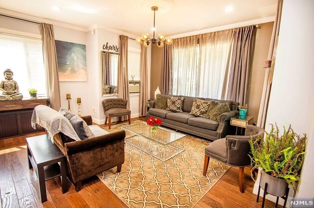 248 Clinton Ave, Bergenfield NJ 07621-3203 exterior