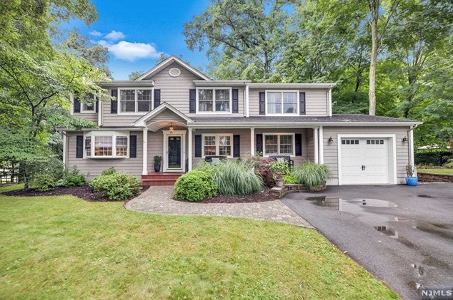 11 Cherokee Trail, Oakland, NJ 07436