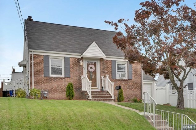 87 Palsa Ave, Elmwood Park, NJ 07407