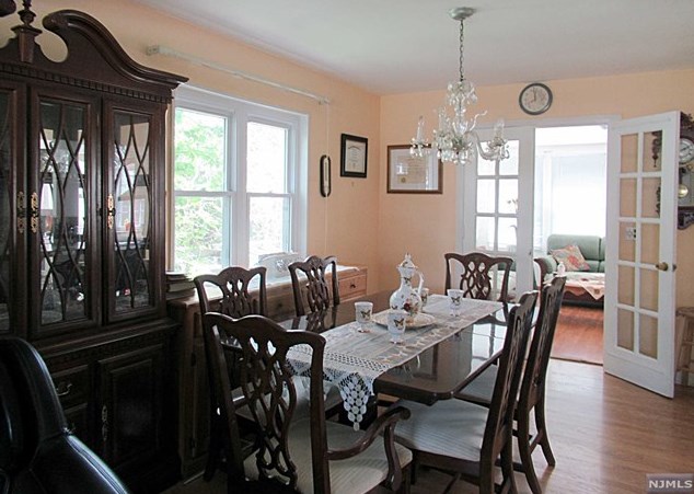 1084 Glen Rd, West Fort Lee NJ  07024-1633 exterior