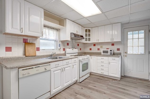 252 Tom Hunter Rd, West Fort Lee NJ  07024-5302 exterior