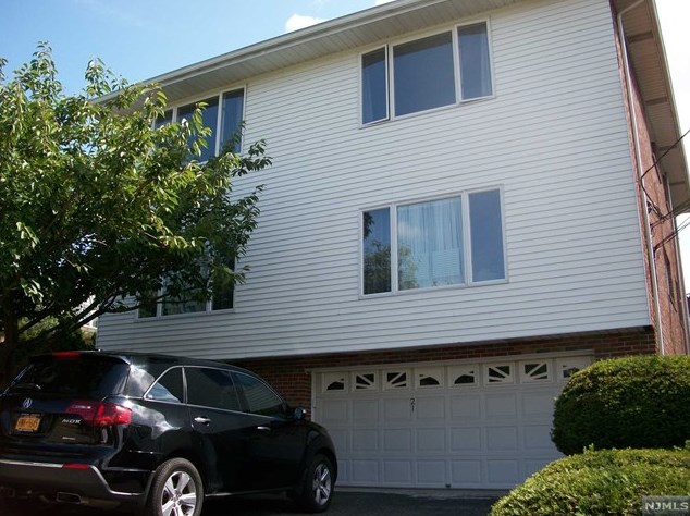 21 Henry St ##2fl, West Fort Lee, NJ 07024