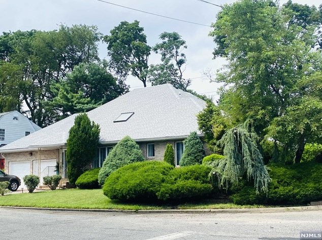 135 E Lawn Dr, Teaneck, NJ 07666