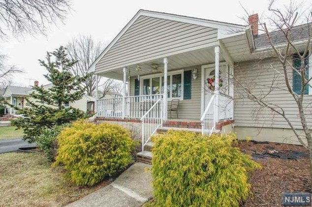 50 Woodside Ave, Hasbrouck Heights, NJ 07604-1126
