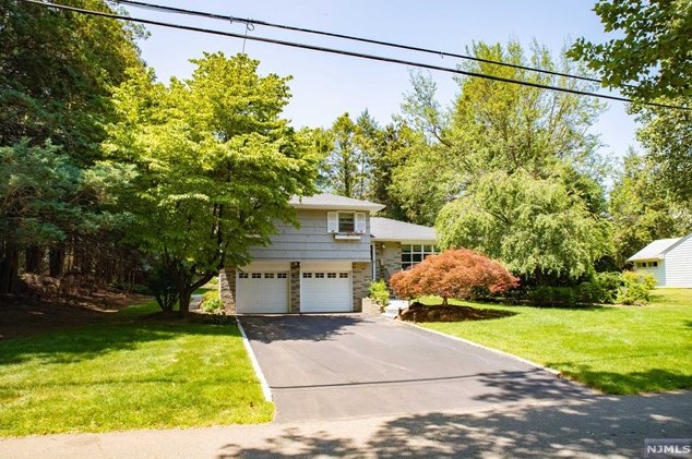 254 Franklin St, Haworth, NJ 07641