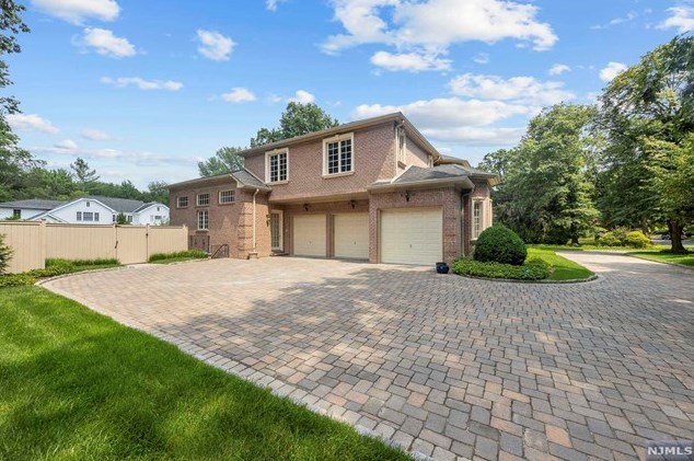 48 Everett Rd, Demarest, NJ 07627