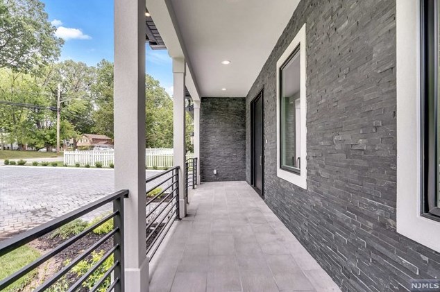 360 Tappan Rd, Norwood, NJ 07648