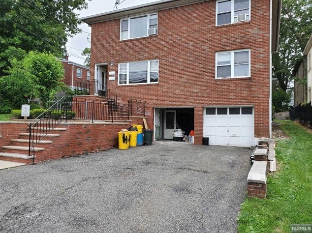 468 9th St #1fl, Palisades Park, NJ 07650