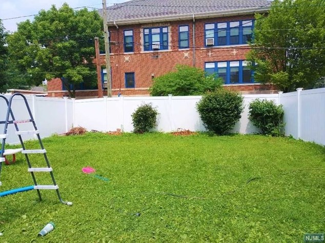 9-15 Henry St, Ridgefield Park NJ  07660-2208 exterior