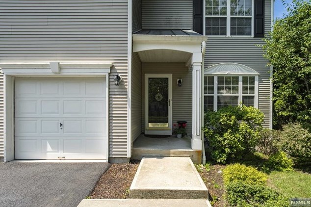 79 Rock Rd, Wayne, NJ 07470-1918