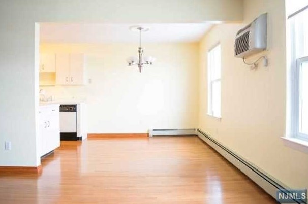 110 Riverview Ct, Secaucus, NJ 07094