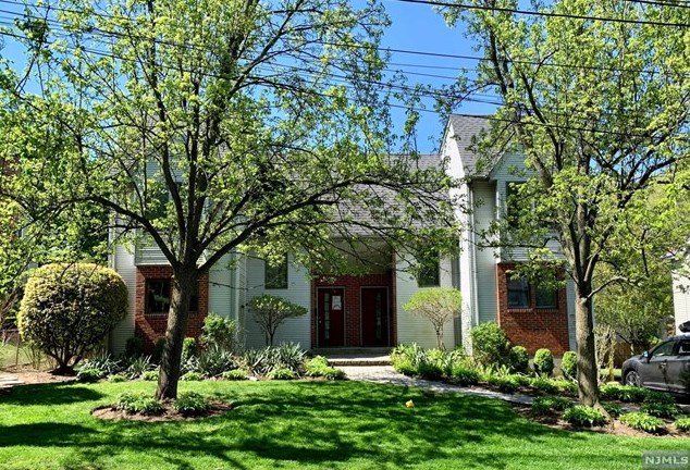 68 Prospect Ter, Tenafly NJ  07670-1806 exterior