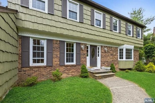 462 Harriot Ave, Harrington Park, NJ 07640